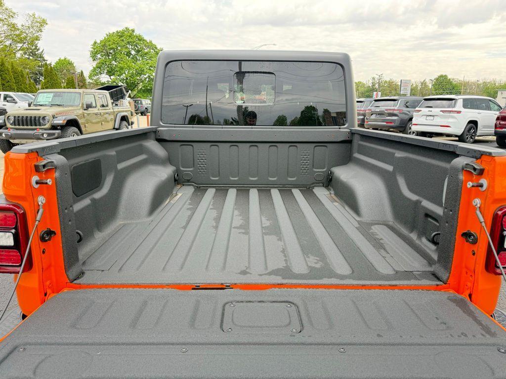 new 2025 Jeep Gladiator car, priced at $48,985