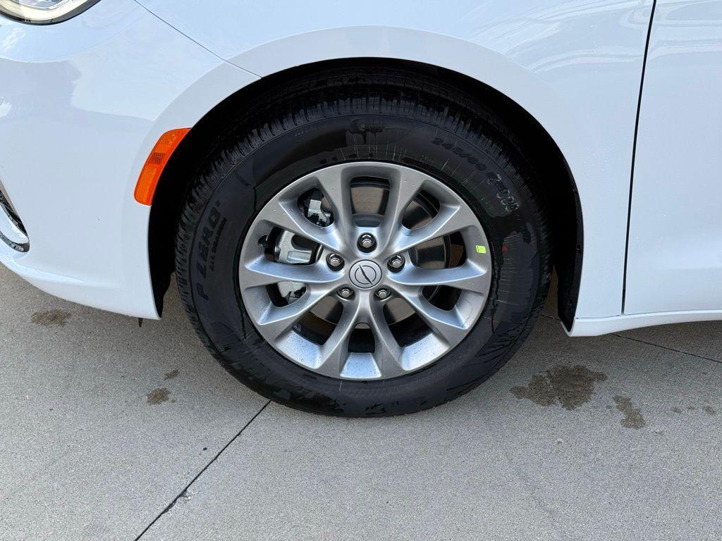 new 2026 Chrysler Pacifica car, priced at $46,601