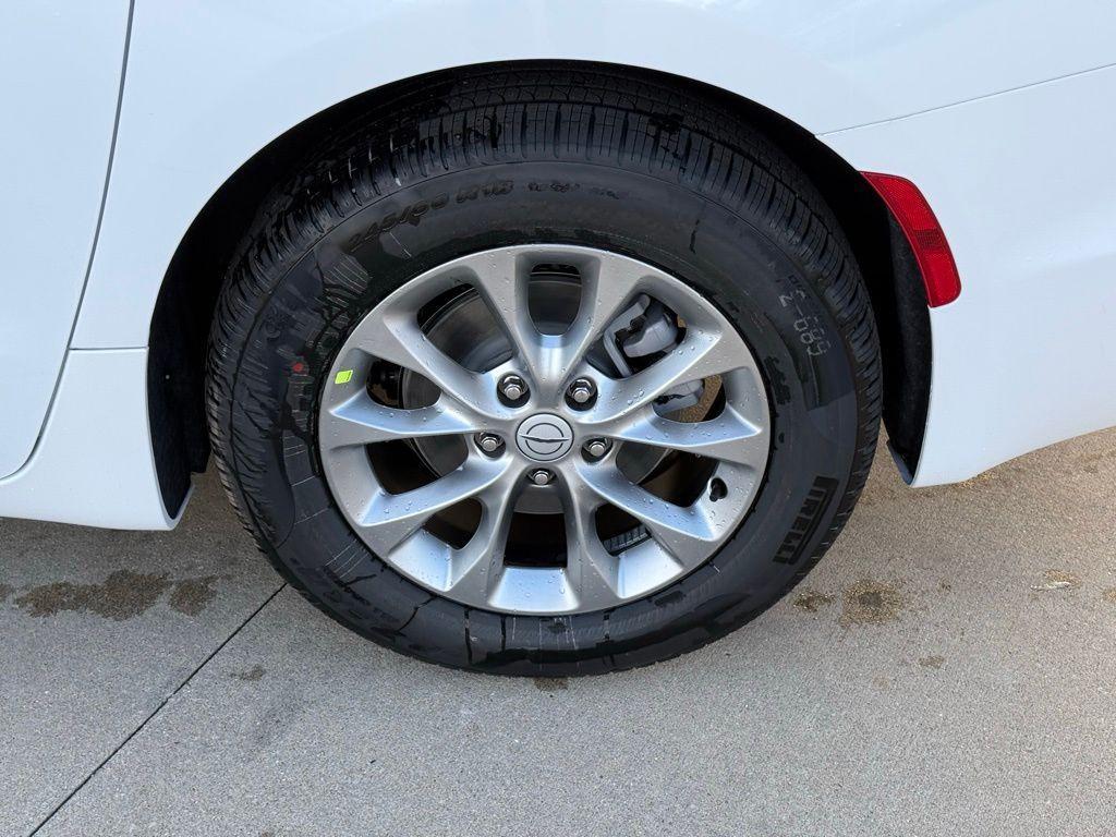 new 2026 Chrysler Pacifica car, priced at $46,601