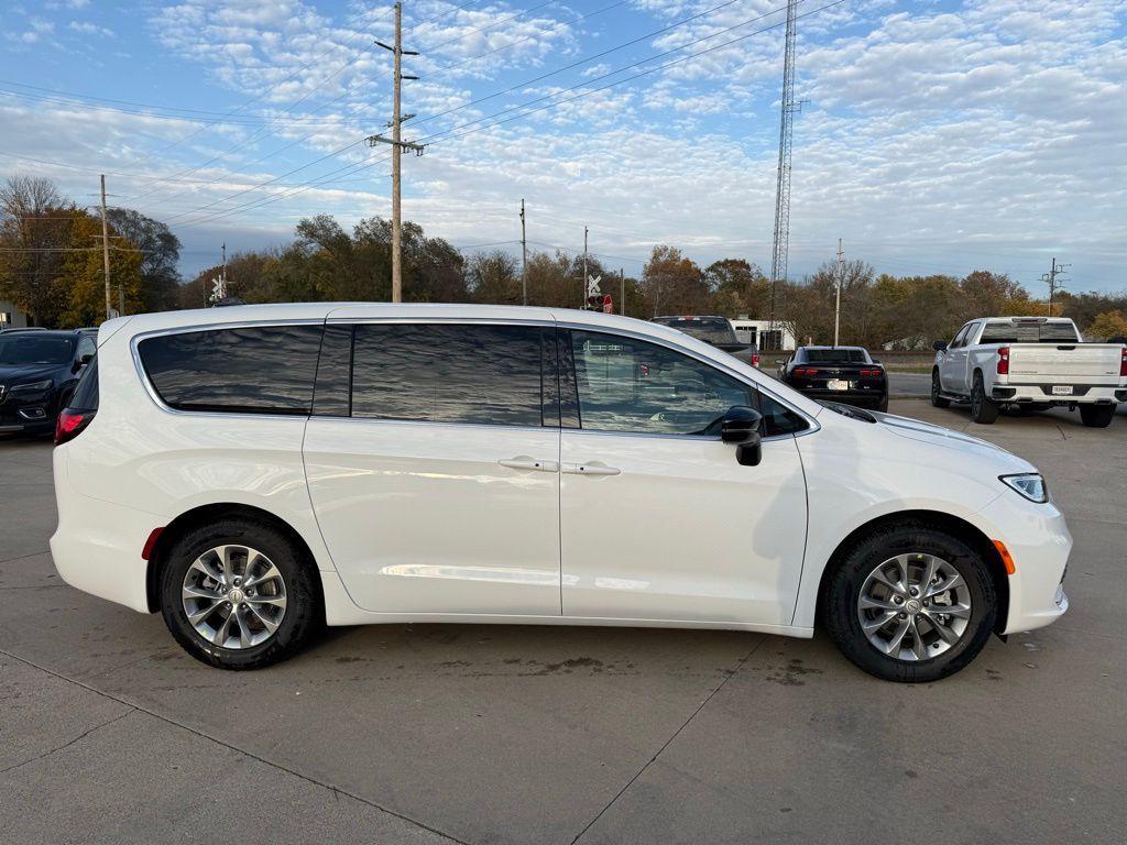 new 2026 Chrysler Pacifica car, priced at $46,601