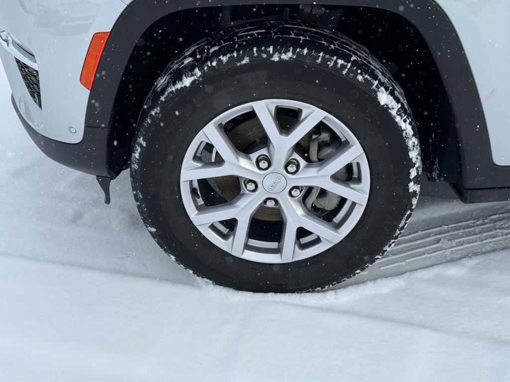 used 2022 Jeep Grand Cherokee car, priced at $27,856