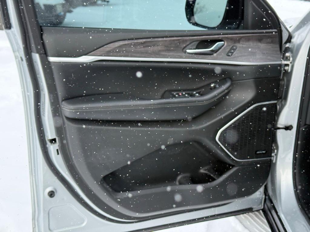 used 2022 Jeep Grand Cherokee car, priced at $27,856