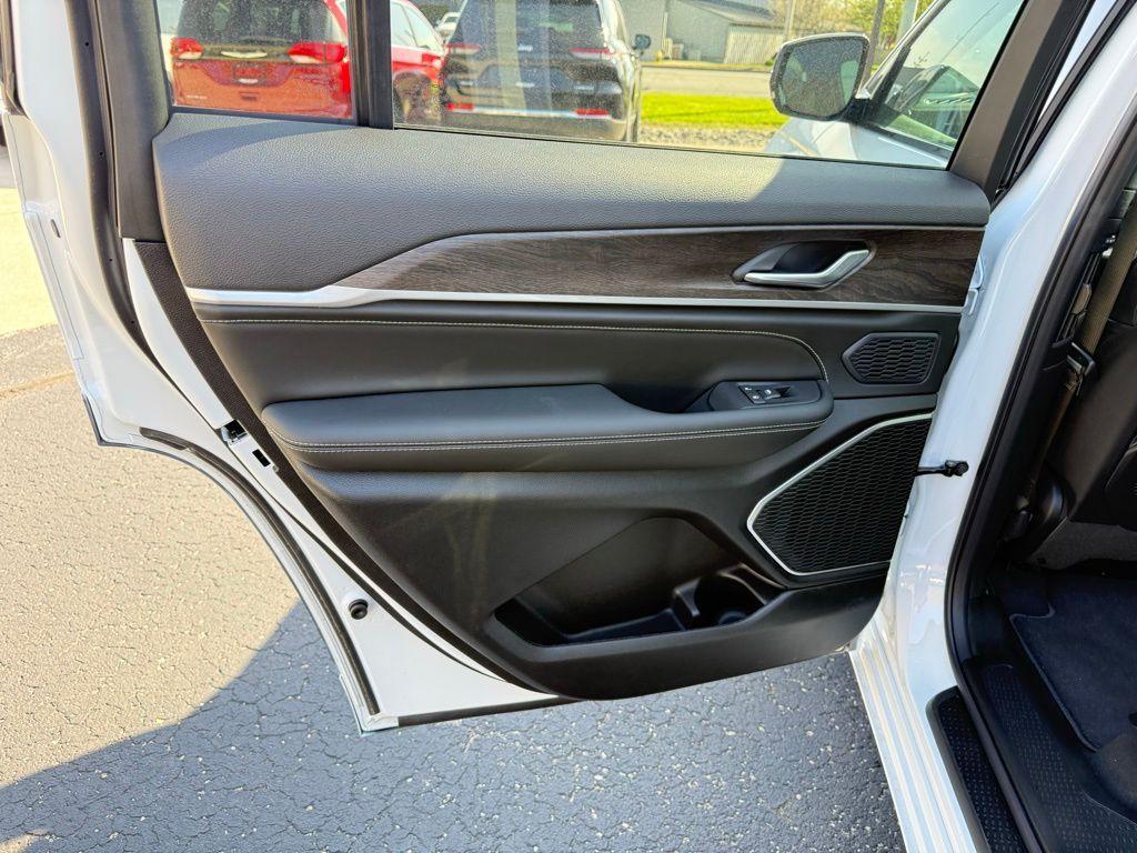 new 2026 Jeep Grand Cherokee L car