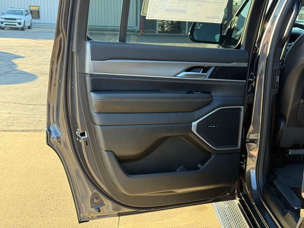 new 2026 Jeep Grand Wagoneer car, priced at $75,155