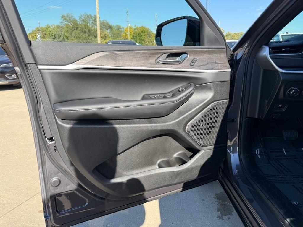 new 2025 Jeep Grand Cherokee car, priced at $42,747