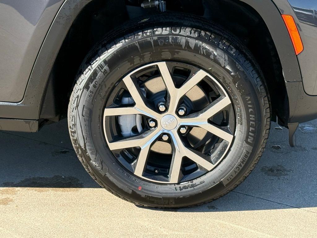 new 2025 Jeep Grand Cherokee car, priced at $42,747