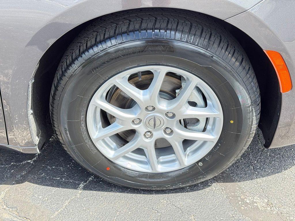 used 2023 Chrysler Pacifica car, priced at $23,995