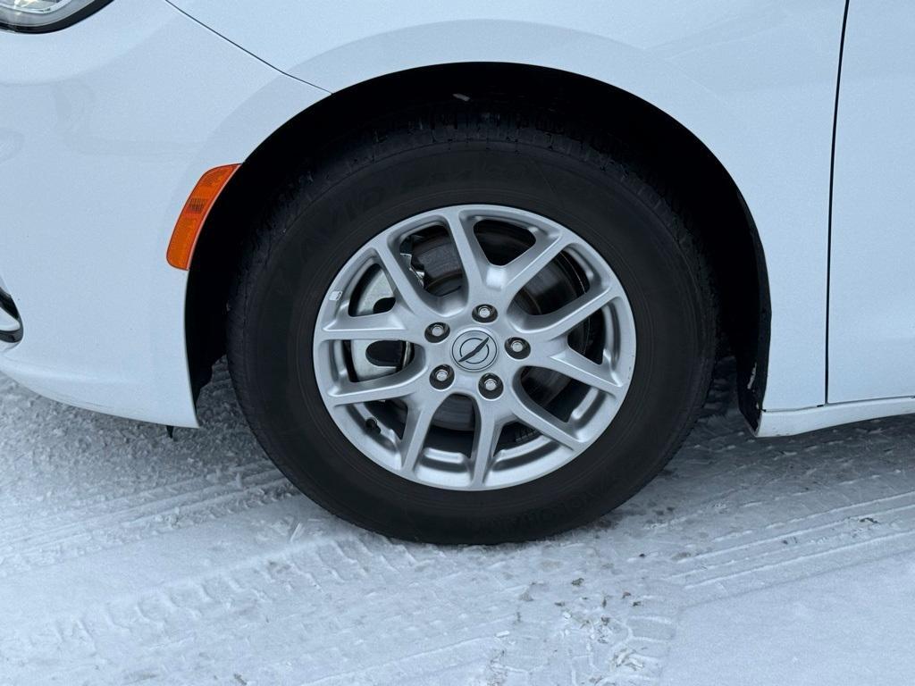 used 2024 Chrysler Pacifica car, priced at $29,981