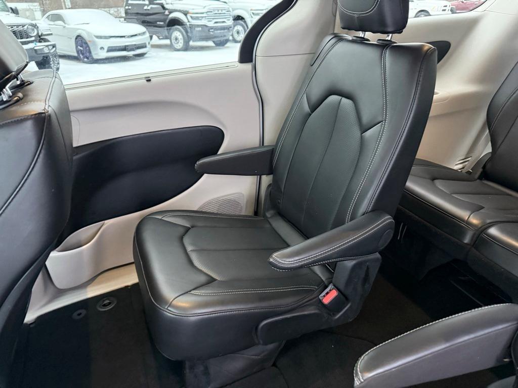 used 2024 Chrysler Pacifica car, priced at $29,981