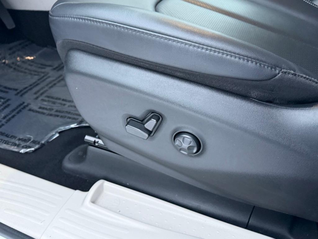 used 2024 Chrysler Pacifica car, priced at $29,981