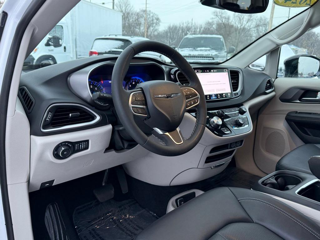 used 2024 Chrysler Pacifica car, priced at $29,981