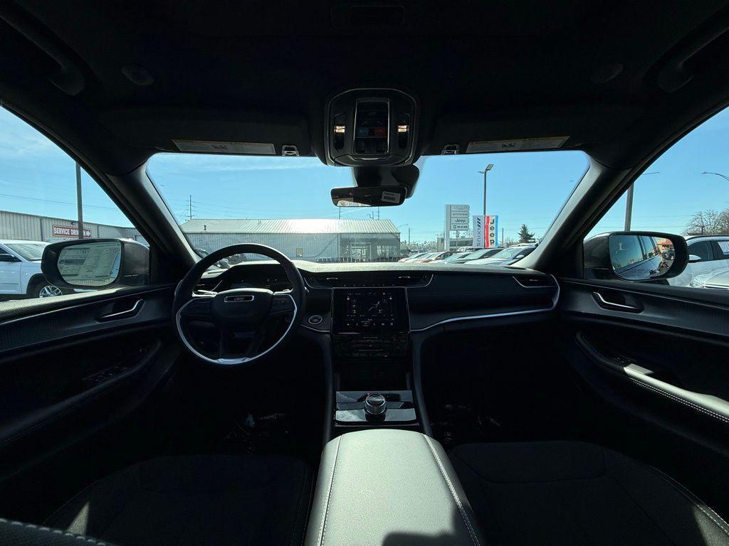 new 2026 Jeep Grand Cherokee car, priced at $43,625