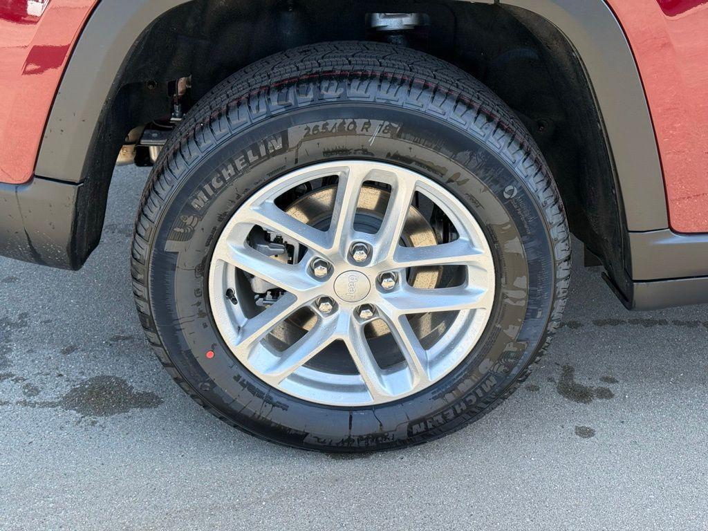 new 2026 Jeep Grand Cherokee car, priced at $43,625