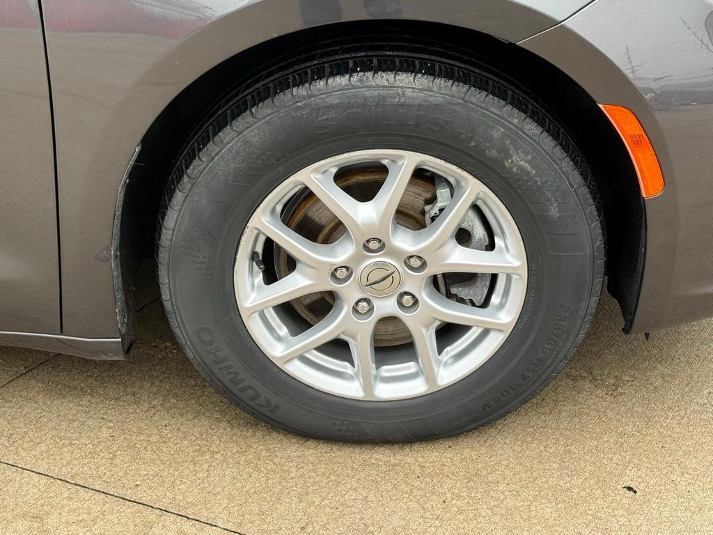 used 2022 Chrysler Pacifica car, priced at $23,981