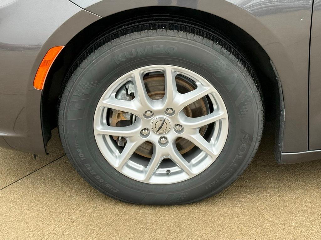 used 2022 Chrysler Pacifica car, priced at $23,981