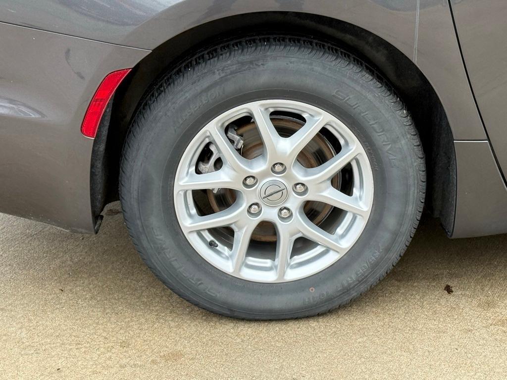 used 2022 Chrysler Pacifica car, priced at $23,981