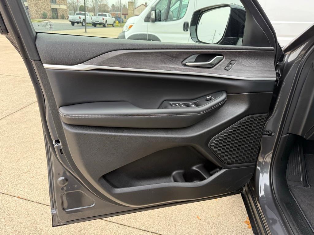 new 2025 Jeep Grand Cherokee L car, priced at $47,235