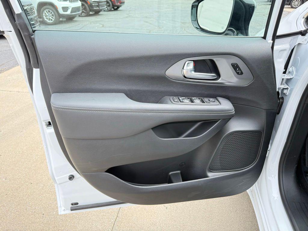 new 2026 Chrysler Pacifica car, priced at $43,297