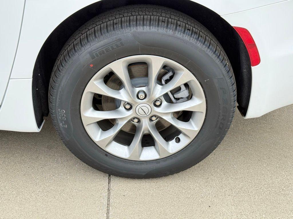 new 2026 Chrysler Pacifica car, priced at $43,297