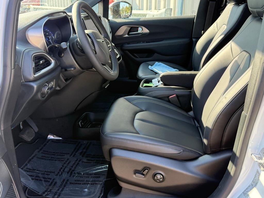 new 2026 Chrysler Pacifica car, priced at $44,297
