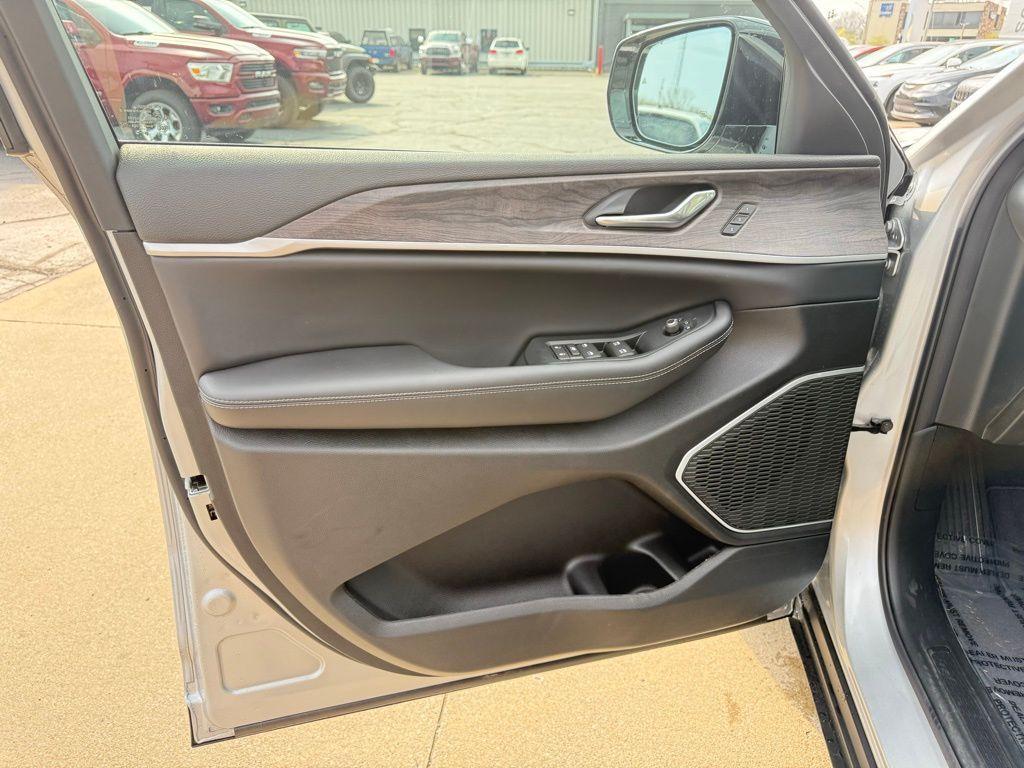 new 2026 Jeep Grand Cherokee car, priced at $51,145