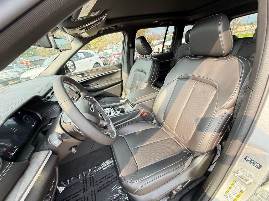 new 2026 Jeep Grand Cherokee car, priced at $51,145