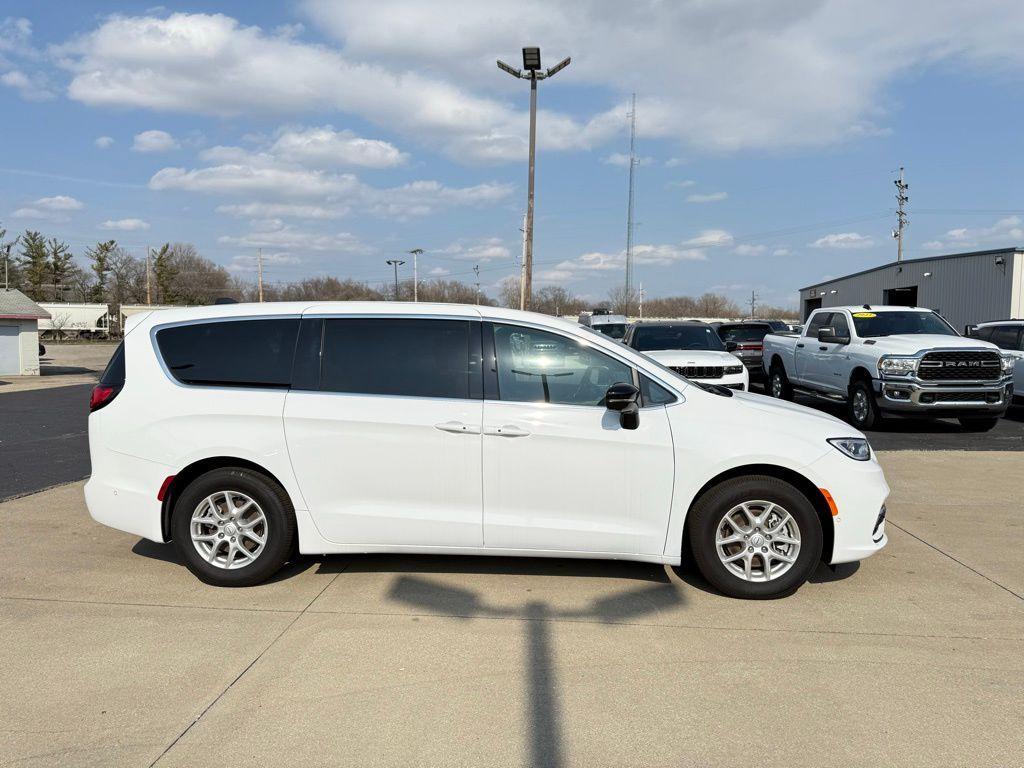 new 2025 Chrysler Pacifica car, priced at $45,725