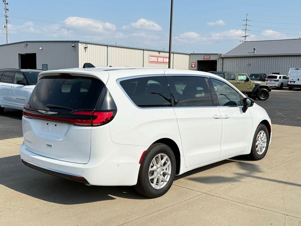 new 2025 Chrysler Pacifica car, priced at $45,725