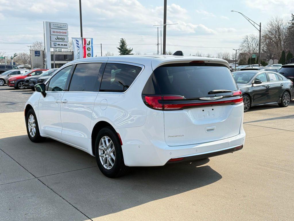 new 2025 Chrysler Pacifica car, priced at $45,725