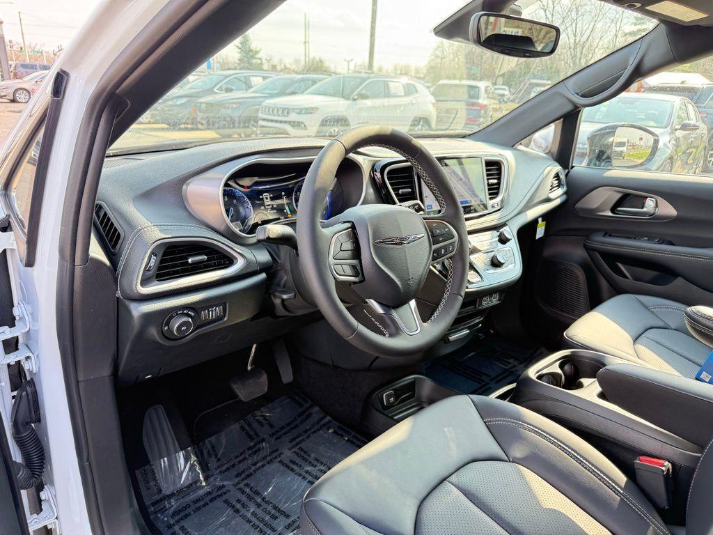 new 2025 Chrysler Pacifica car, priced at $45,725
