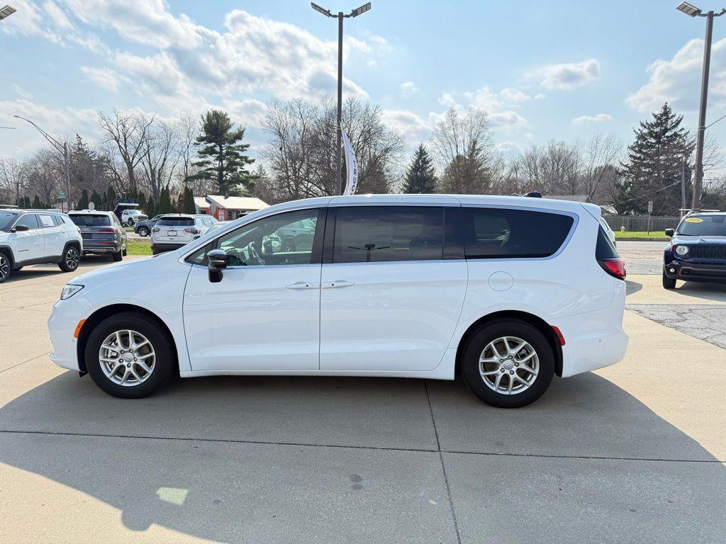 new 2025 Chrysler Pacifica car, priced at $45,725
