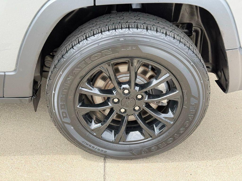used 2023 Jeep Cherokee car, priced at $22,975