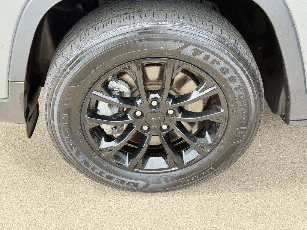 used 2023 Jeep Cherokee car, priced at $22,975