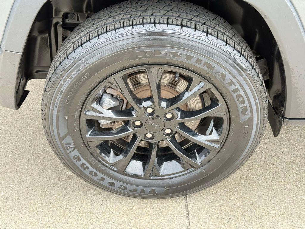 used 2023 Jeep Cherokee car, priced at $22,975