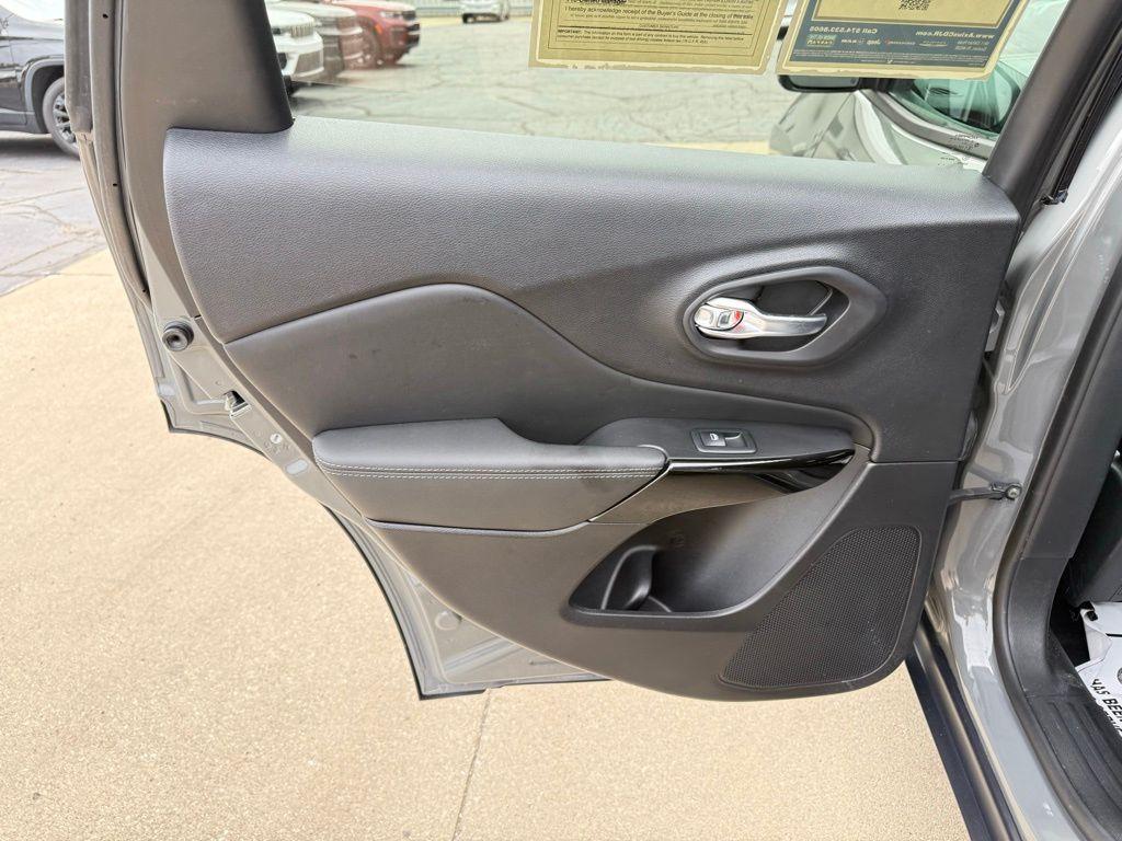 used 2023 Jeep Cherokee car, priced at $22,975