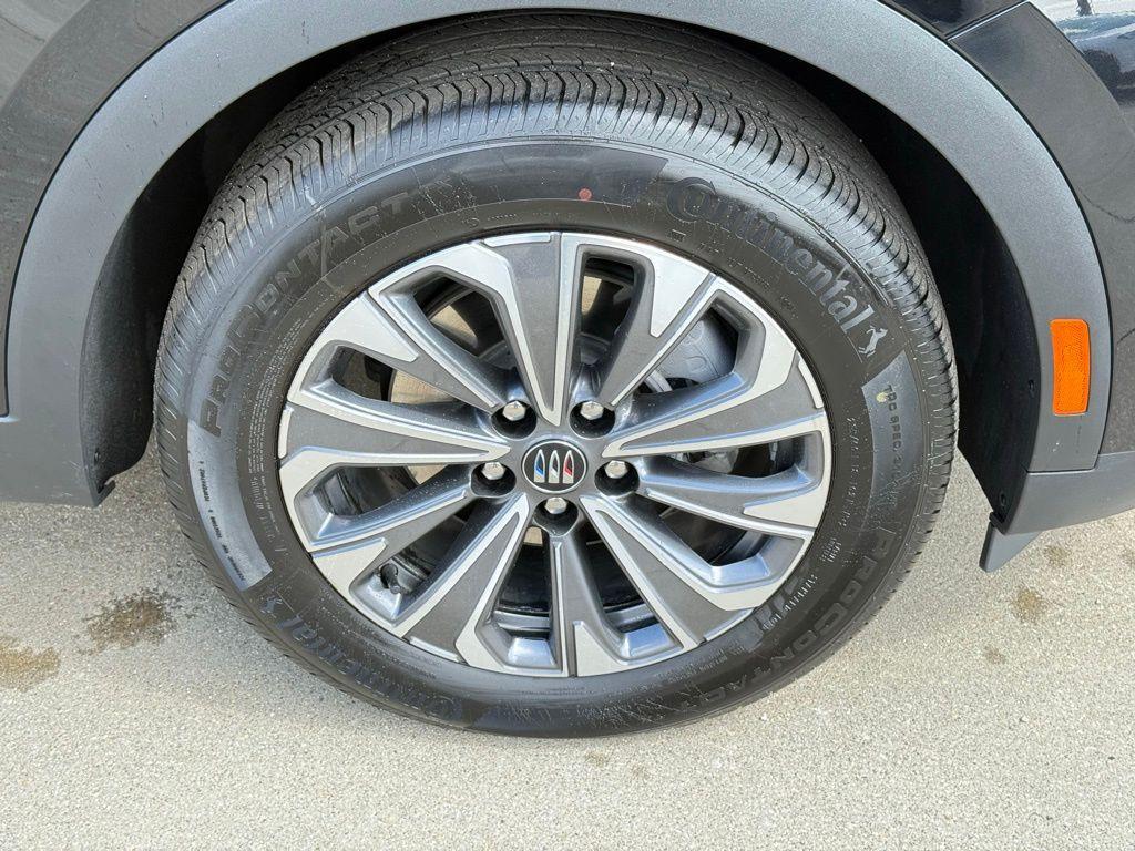 used 2025 Buick Envision car, priced at $29,275