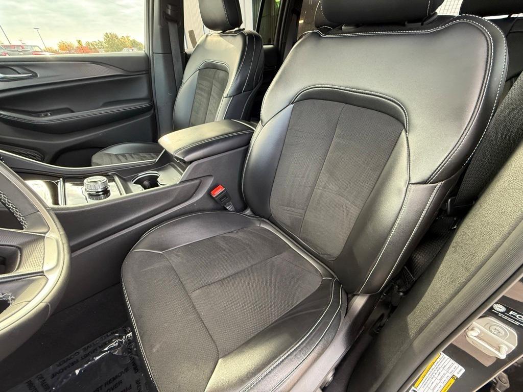 used 2024 Jeep Grand Cherokee car, priced at $31,048