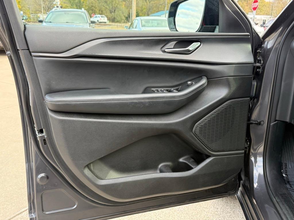 used 2024 Jeep Grand Cherokee car, priced at $31,048