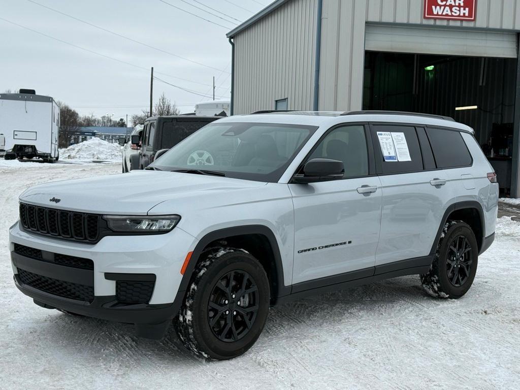 used 2024 Jeep Grand Cherokee L car, priced at $29,102