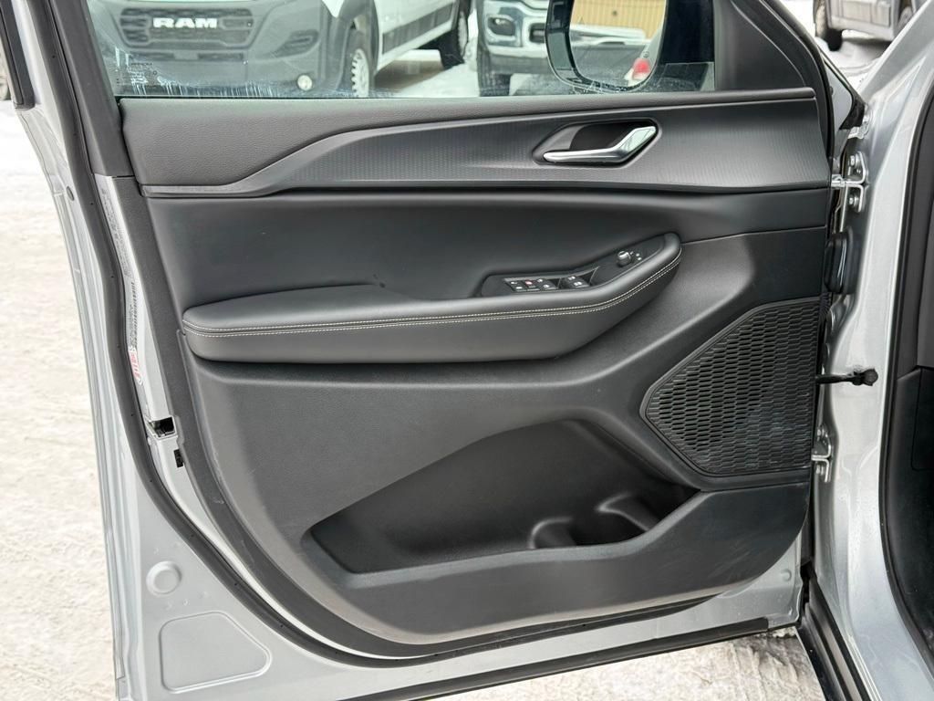 used 2024 Jeep Grand Cherokee L car, priced at $29,102