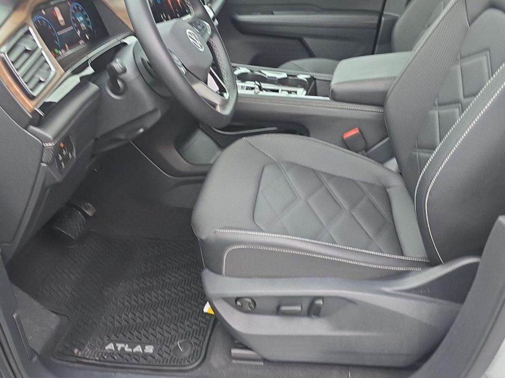 used 2025 Volkswagen Atlas car, priced at $35,777