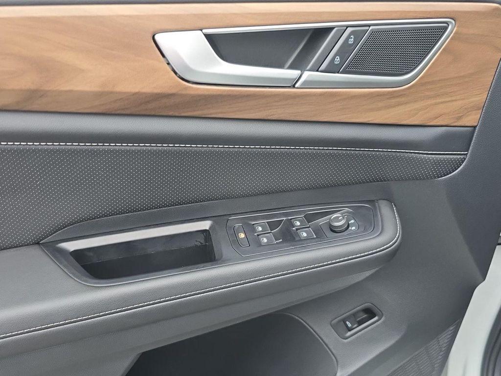 used 2025 Volkswagen Atlas car, priced at $35,777