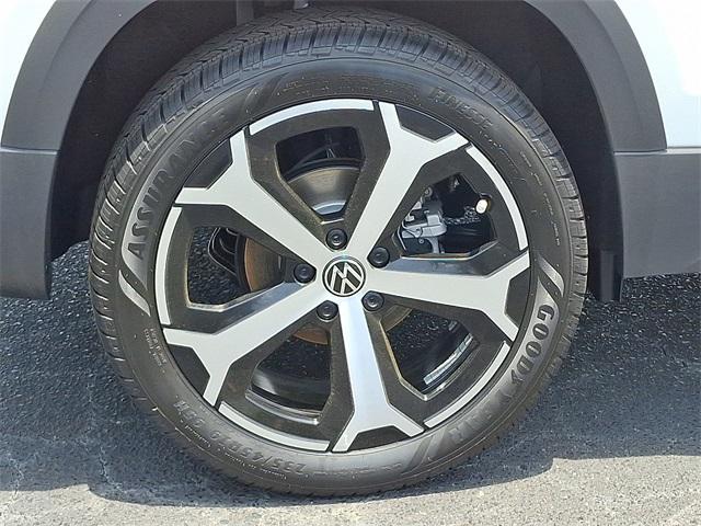 new 2025 Volkswagen Taos car, priced at $33,196