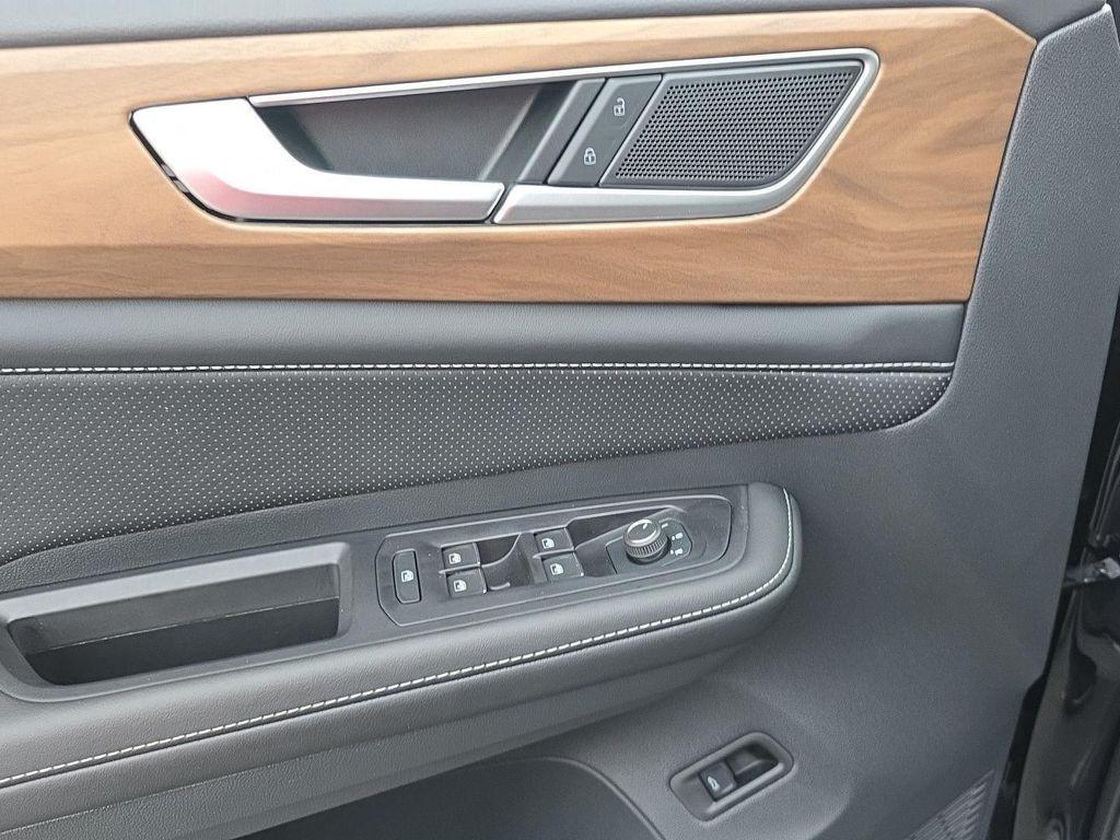 used 2025 Volkswagen Atlas car, priced at $37,888