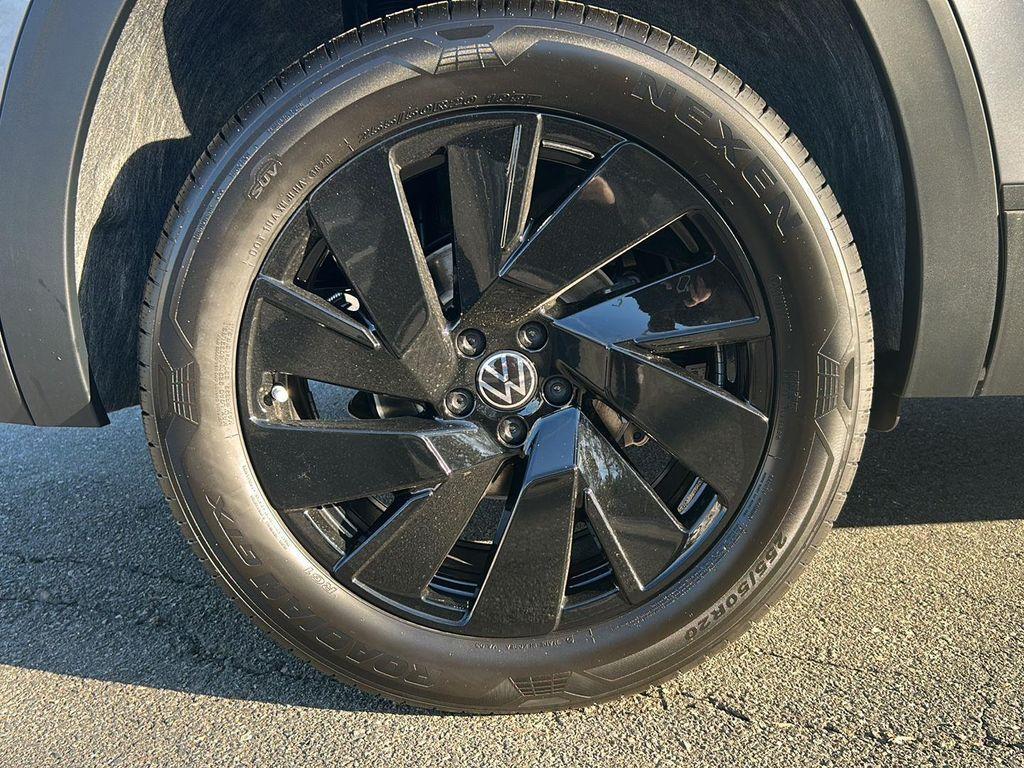 new 2026 Volkswagen Atlas car, priced at $48,301