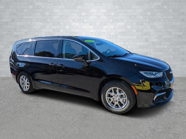 used 2024 Chrysler Pacifica car, priced at $23,693