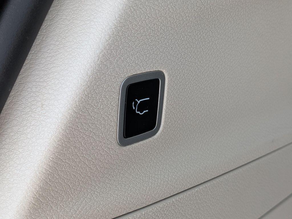 used 2024 Chrysler Pacifica Hybrid car, priced at $22,991