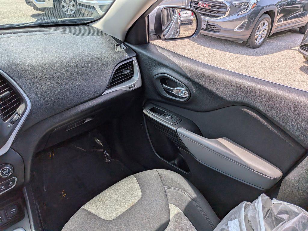 used 2014 Jeep Cherokee car, priced at $7,991