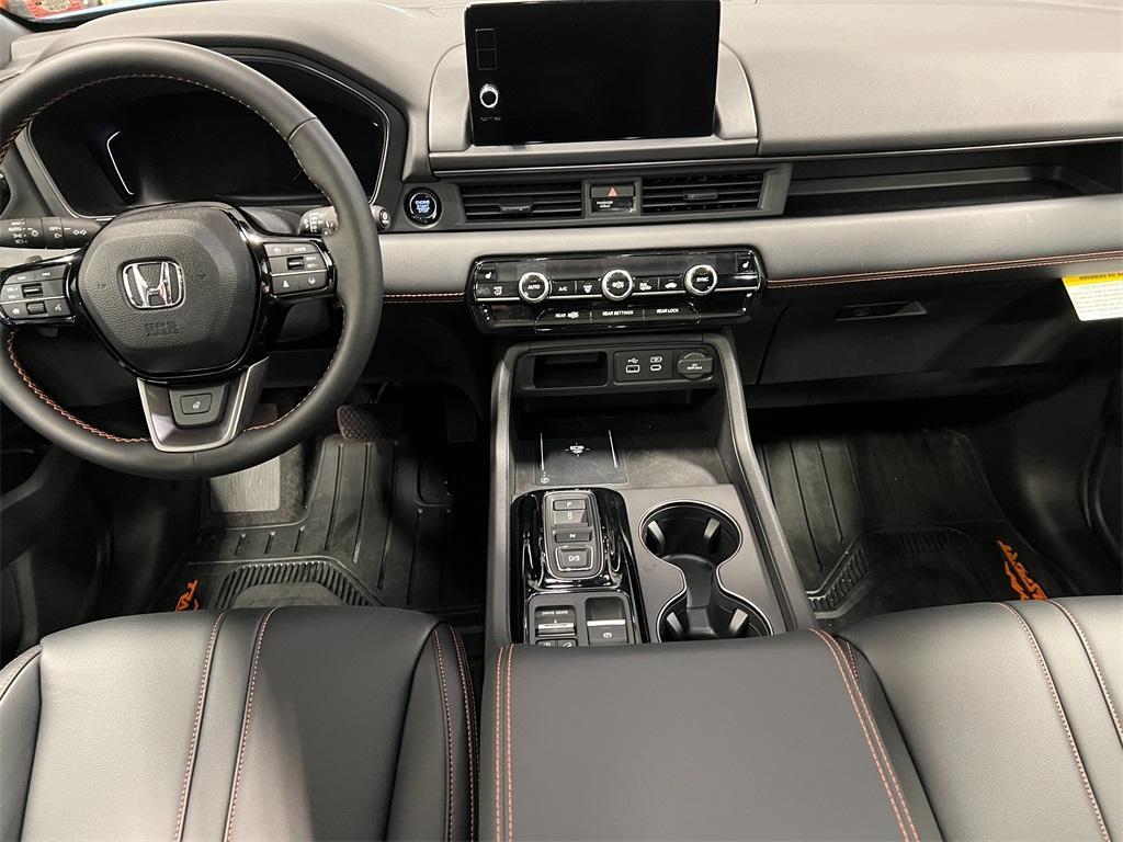 new 2025 Honda Pilot car, priced at $49,330