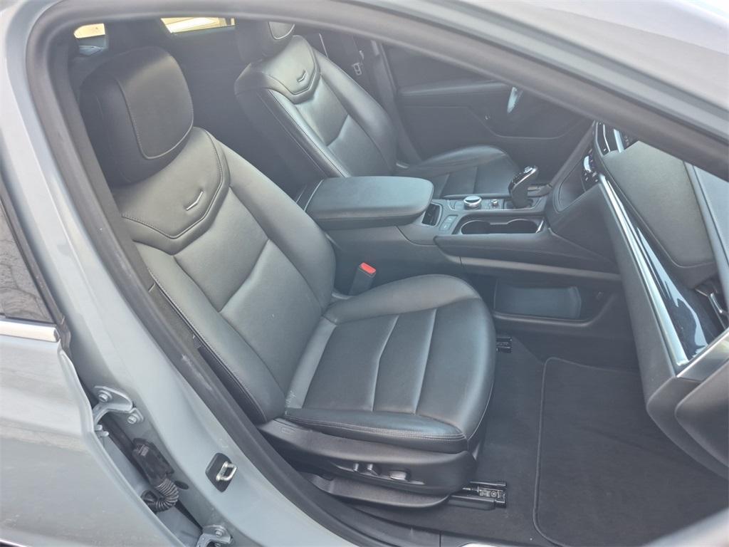 used 2024 Cadillac XT5 car, priced at $28,792